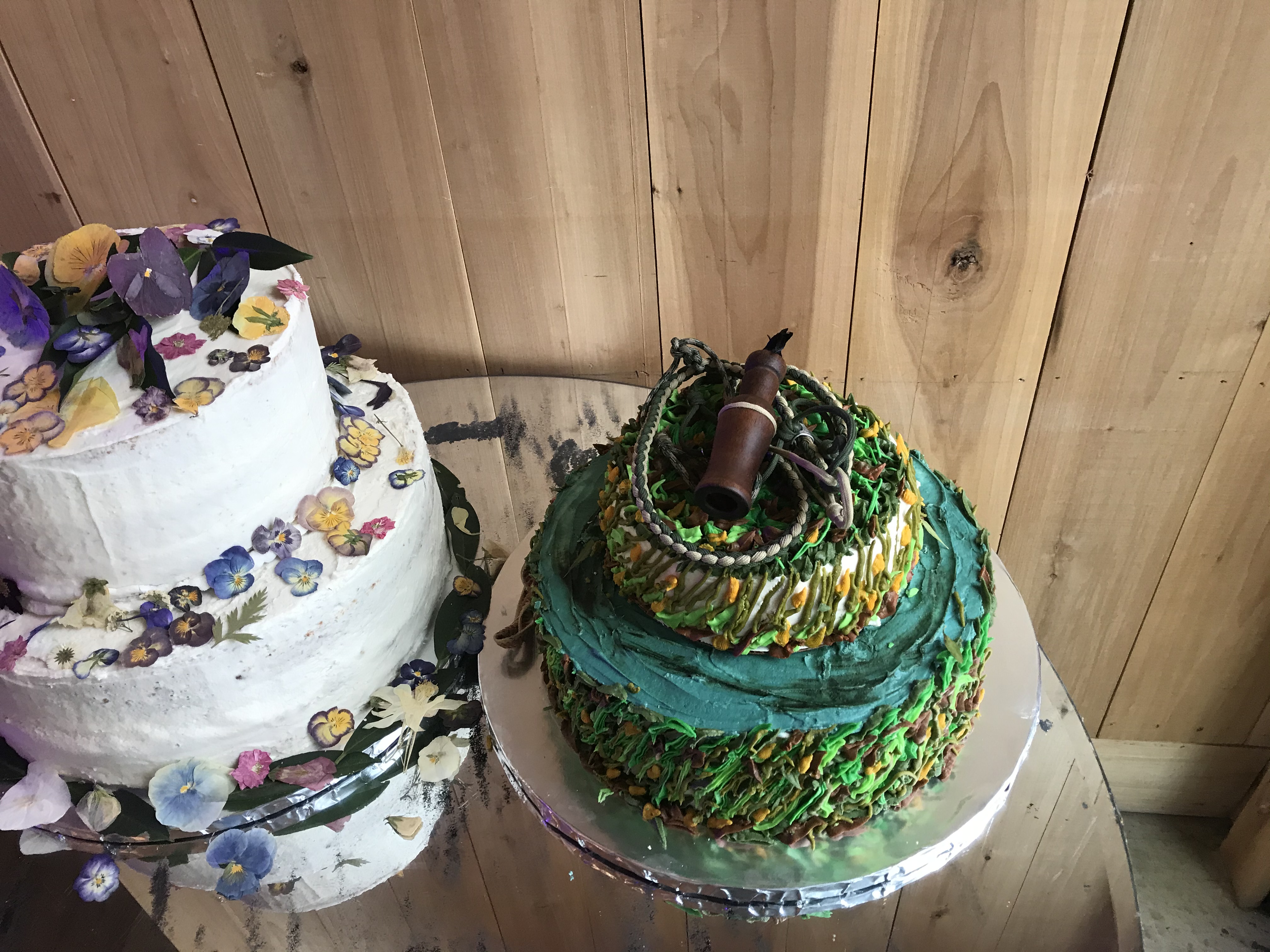 Duck hunting groom's cake alongside wedding cake