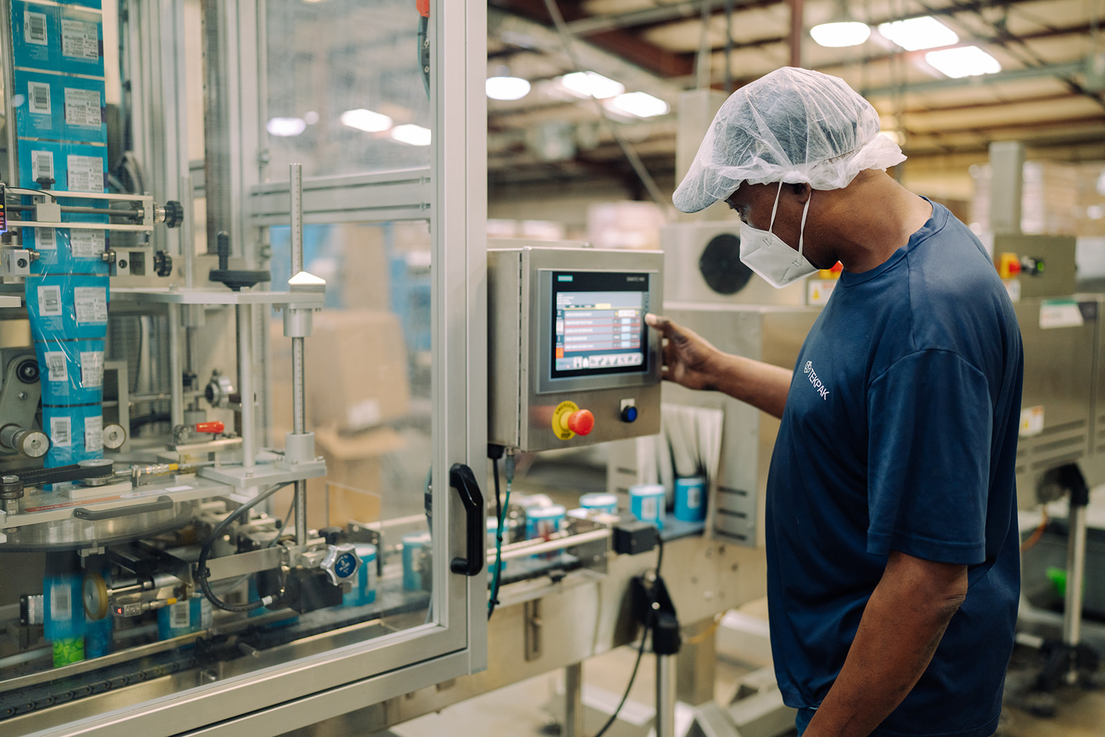 TEKPAK worker with tablet at the Marion, AL co-packing line